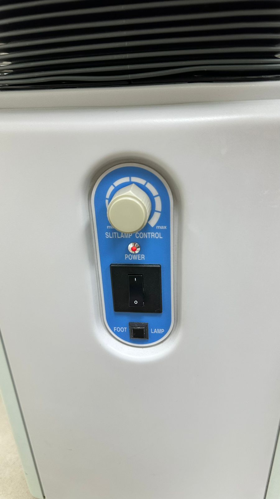 Carl zeiss slit lamp with sliding table