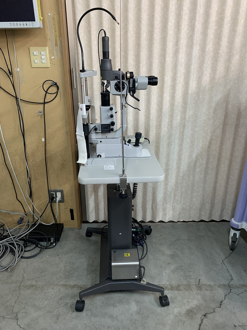 Novus Varia Slit lamp (SL-130) and Illumination Controller